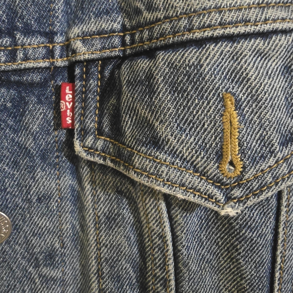 Levi's Classic Blue Jean Jacket - Picture 6 of 7